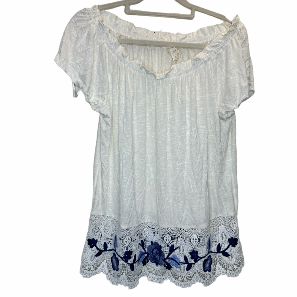 NWT Adiva White Eyelet Layering Blouse With Blue Floral Lace Trim Size Small